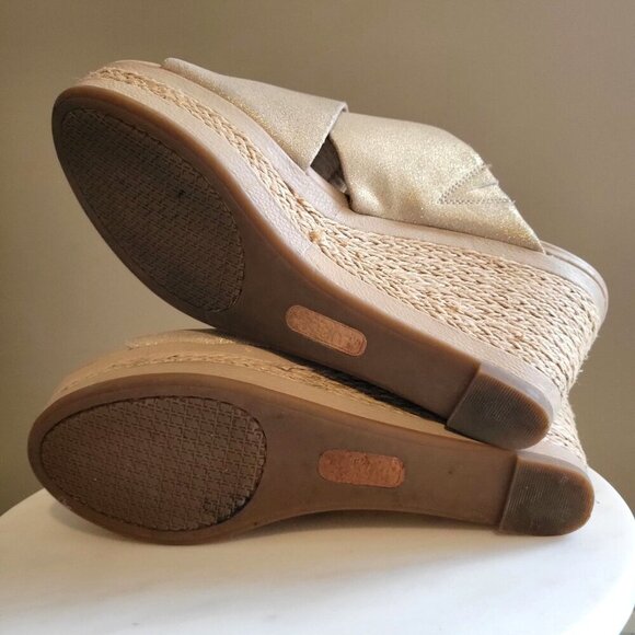 Lucca Lane Debbi wedge Sandals Brushed Gold- 9.5 M - Picture 9 of 10